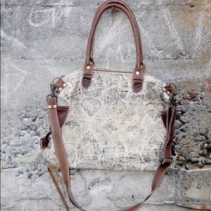 Chloe & Lex large canvas shoulder bag brand new